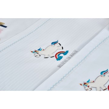 Κουβέρτα Πικέ  με κέντημα...